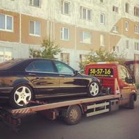 комфортный автомобиль на эвакуаторе