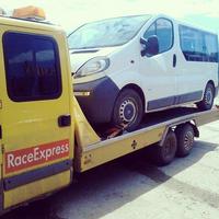 минивэн на эвакуаторе